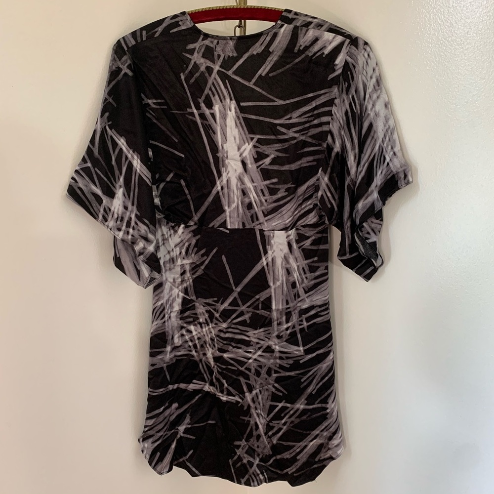 Halston Heritage Printed Satin Hi Low Tunic - Picture 3 of 9